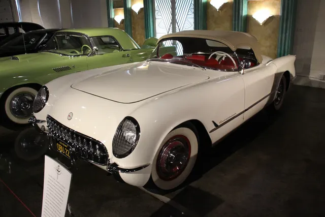 Museum-displayed 1953 Corvette with a nonfactory light-colored replacement top; retained as clearly labeled restoration context rather than representative factory-top evidence.