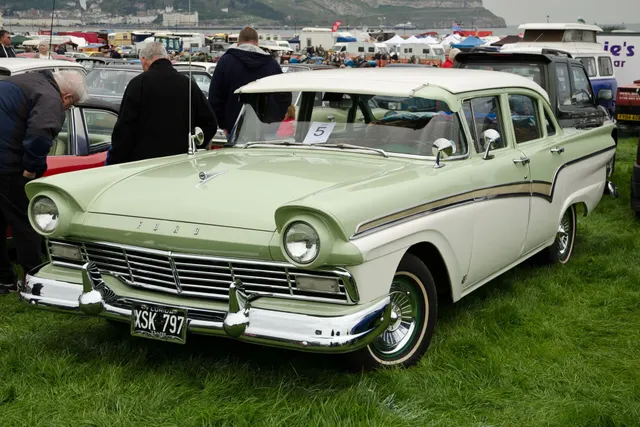 1957 Ford Custom 300 Fordor front view