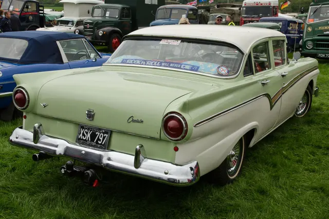 Custom 300 Fordor rear and side treatment