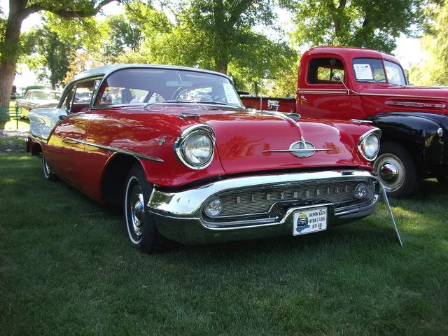 Exact-year Super 88 Holiday hardtop retained for the pillarless roof, twin-strut rear glass, door, quarter, brightwork, grille, lamps, and wheel-cover context.