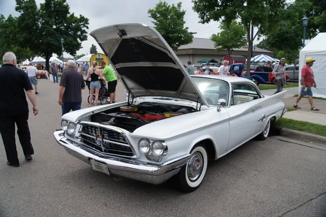 Alaskan White 300F convertible, front three-quarter view