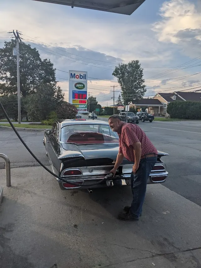 Starliner rear glass, fins, and tail treatment