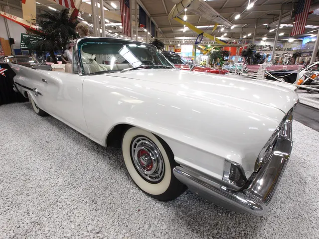Stock-presenting 300G convertible profile showing the open body, four-seat proportions, side trim, wheel covers, fins, and paint placement.
