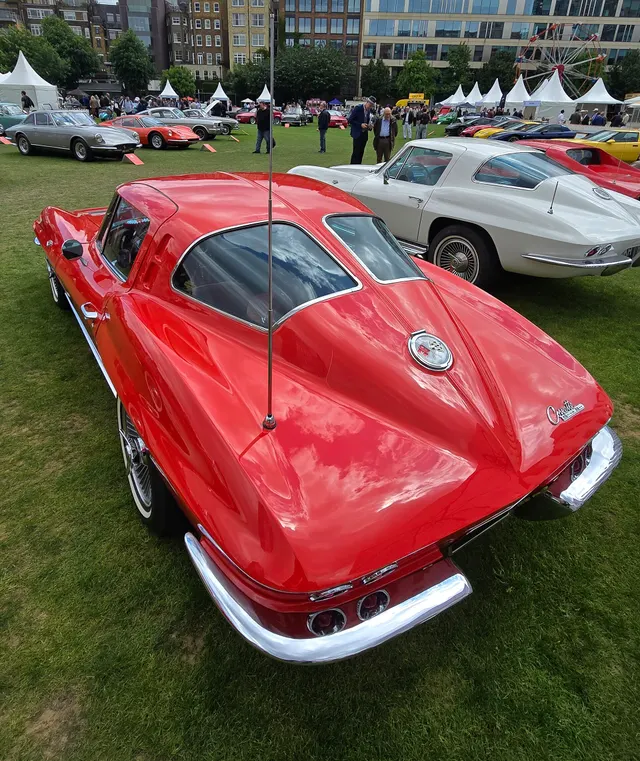 Close view of the coupe's divided rear glass, roof-side vents, fuel-filler door, and surrounding trim.