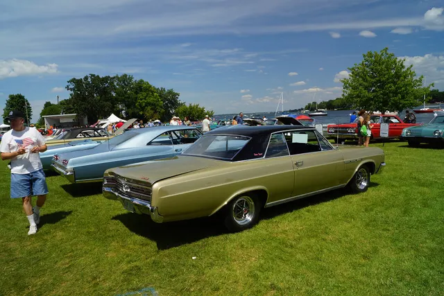 1965 Buick Skylark Gran Sport hardtop, rear profile