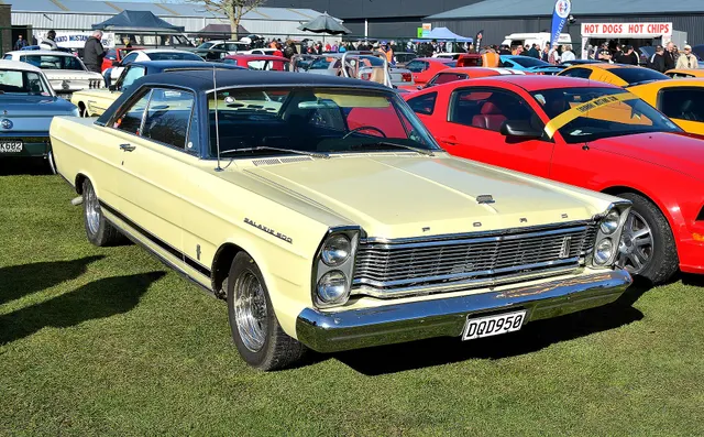 Galaxie 500 two-door hardtop, front view