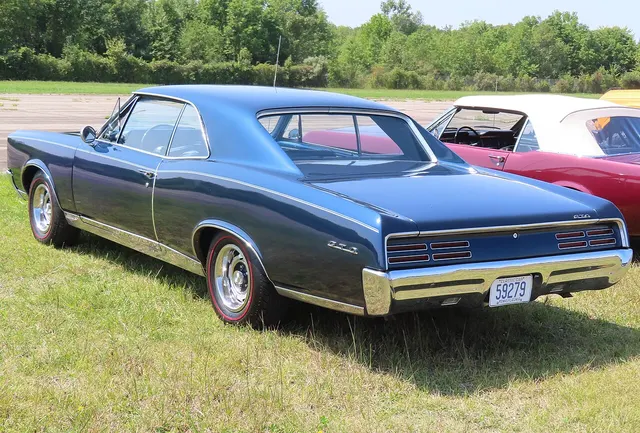 1967 Pontiac GTO hardtop rear three-quarter; used as representative 1967 GTO visual context, not as standalone proof of 400 HO drivetrain identity.