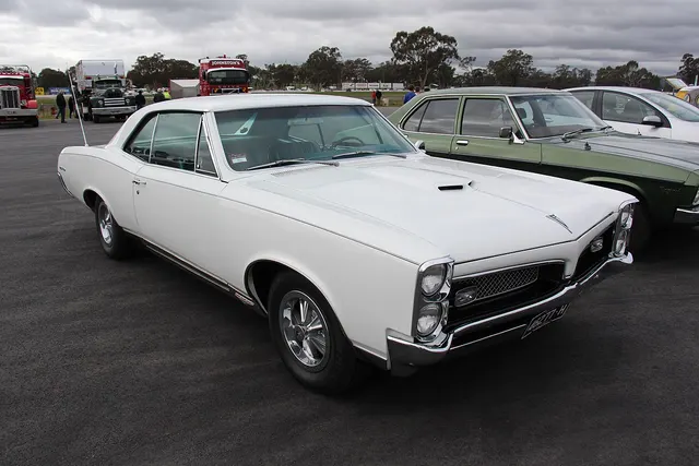 1967 Pontiac GTO hardtop side profile; used as representative 1967 GTO visual context, not as standalone proof of 400 HO drivetrain identity.