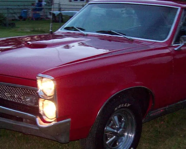 1967 Pontiac GTO hood and scoop detail; local crop from approved Commons media for component and trim context only.