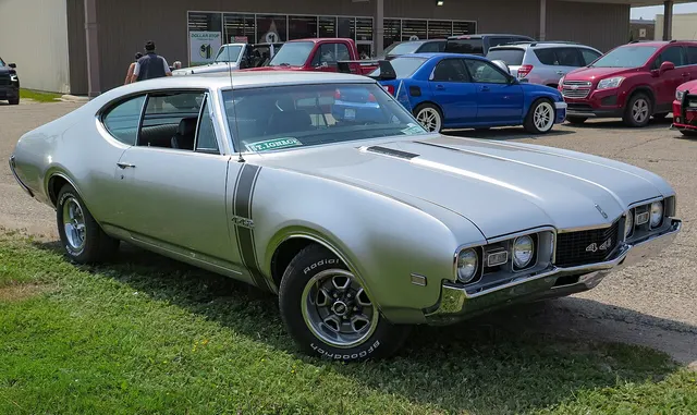 1968 Oldsmobile 4-4-2 in Peruvian Silver photographed by Elise240SX; used as same-year donor-body and color context, not Hurst/Olds proof.