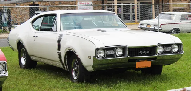 1968 Oldsmobile 442 photographed by Kevauto; used as same-year 4-4-2 front-end context.