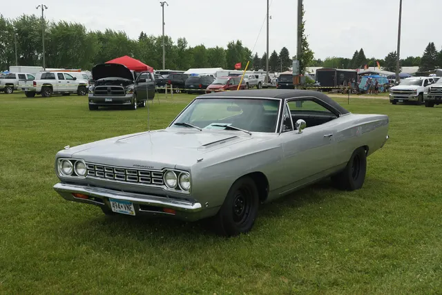 Exact-year Satellite hardtop front view retained as the stock-presenting family baseline for grille, hood, lamps, roof, trim, and steel wheels.