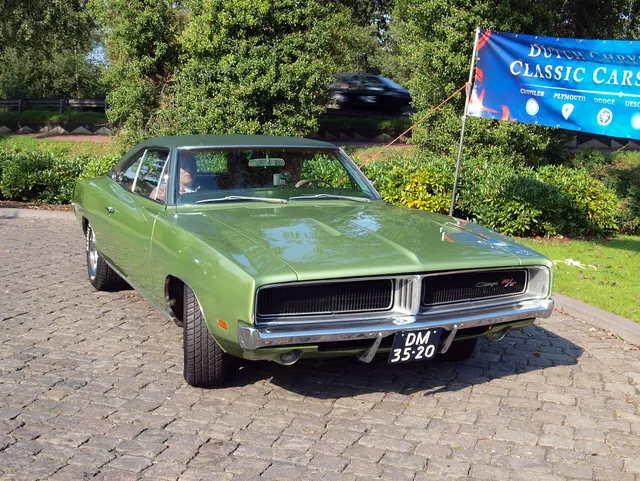 1969 Dodge Charger R/T front view photographed by AlfvanBeem; reviewed as hidden-headlamp grille context.