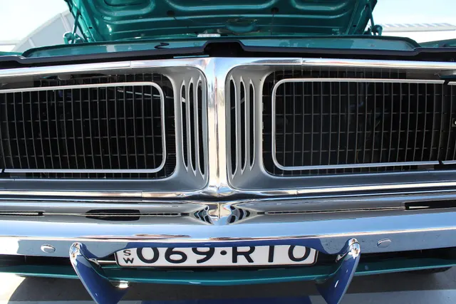 1969 Dodge Charger R/T 440 front grille photographed by Jeremy from Sydney; reviewed as divided grille detail.