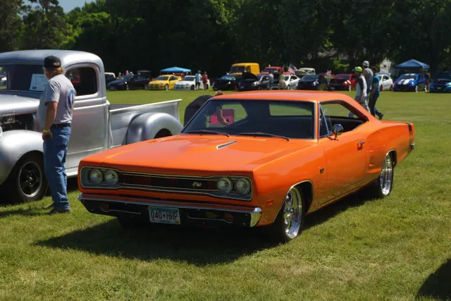 1969 Dodge Super Bee stripe and trim context from reviewed Commons media.