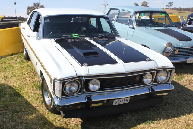 Exact-year regular XW GT side view showing four-door proportions, side stripe, Super Roo context, trim, and 12-slot wheels.