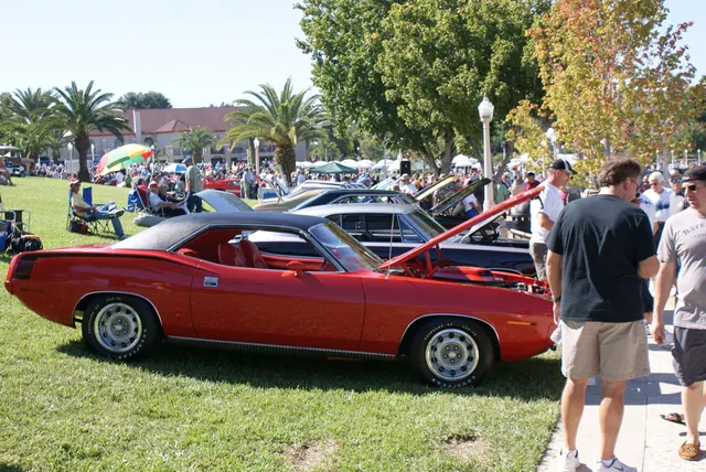 1970 Plymouth Barracuda Hemi right-side view; representative E-body proportions and side trim.