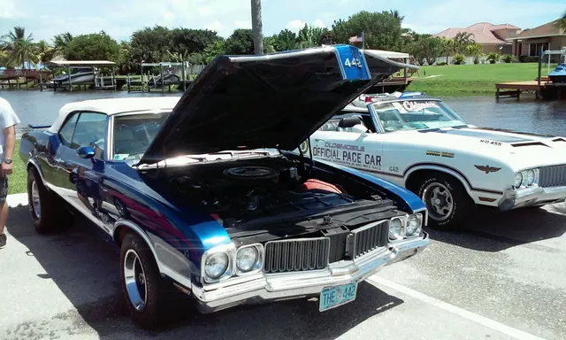 Oldsmobile 442 pace-car image by Club442; used as 1970 442 public-history context.