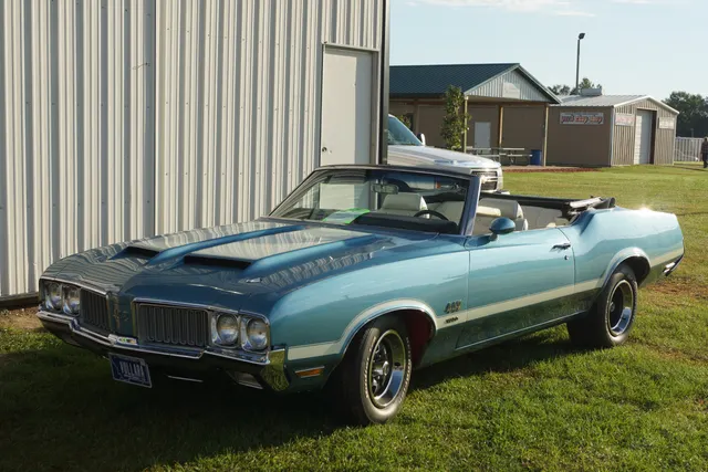 1970 Oldsmobile 442 W-30 Convertible photographed by Greg Gjerdingen; reviewed as representative W-30 convertible media, not individual-car originality proof.
