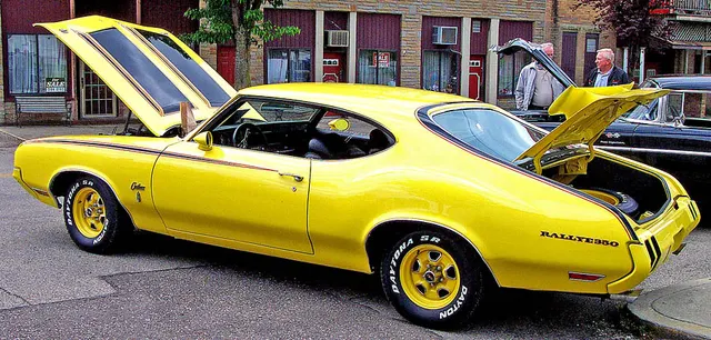 1970 Oldsmobile Rallye 350 with hood and deck lid open