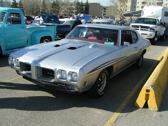 1970 Pontiac GTO photographed by dave_7; used as 1970 GTO body and front-end context.