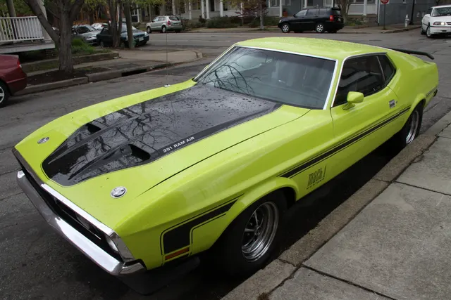 1971 Mach 1 Mustang side profile; reviewed as stripe and SportsRoof context.