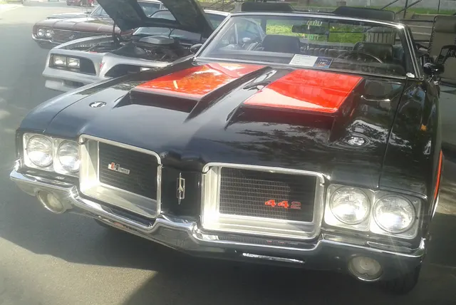 1971 Oldsmobile 442 convertible at Cruisin At The Boardwalk; same-year convertible body context.