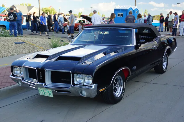 1971 Oldsmobile 442 convertible front view; same-year convertible context.
