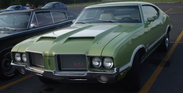1971 Oldsmobile 442 coupe at Auto classique St-Constant; same-year coupe body context.