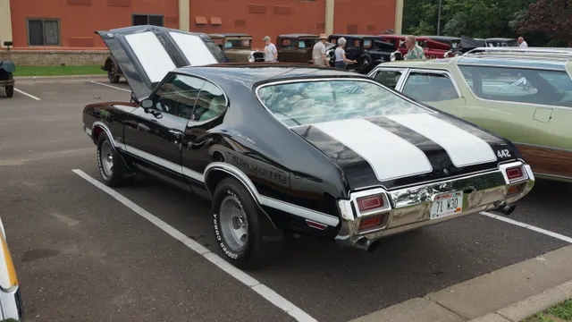 1971 Oldsmobile 442 W-30 at Shoreview, Minnesota; exact-year W-30 club-meet history context.