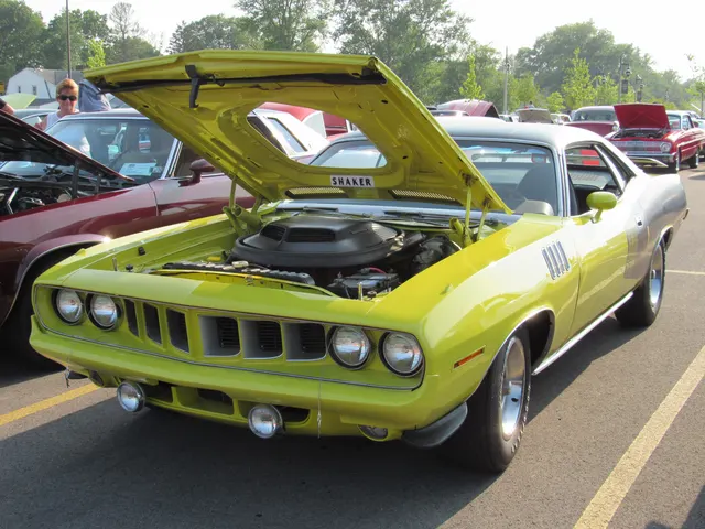 1971 Plymouth Barracuda front view; grille and headlamp context, not Hemi drivetrain proof.
