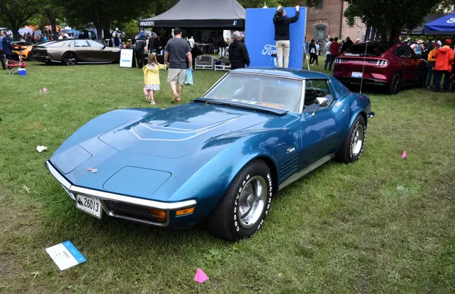 Blue LT-1-labeled coupe retained as configuration context; hood lettering and display identification do not establish factory LT-1 identity.