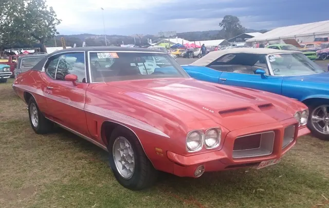1972 Pontiac LeMans hardtop with GTO option used to show the package-era body boundary.