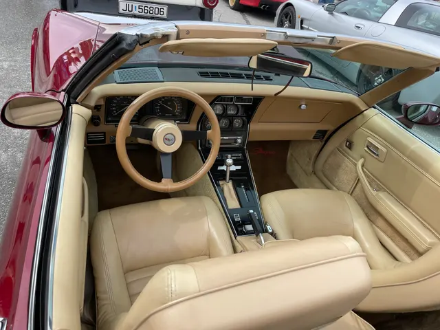 1973 Chevrolet Corvette convertible cabin showing the two-seat layout, dashboard, instruments, console, steering wheel, door trim, and automatic selector of the photographed car.