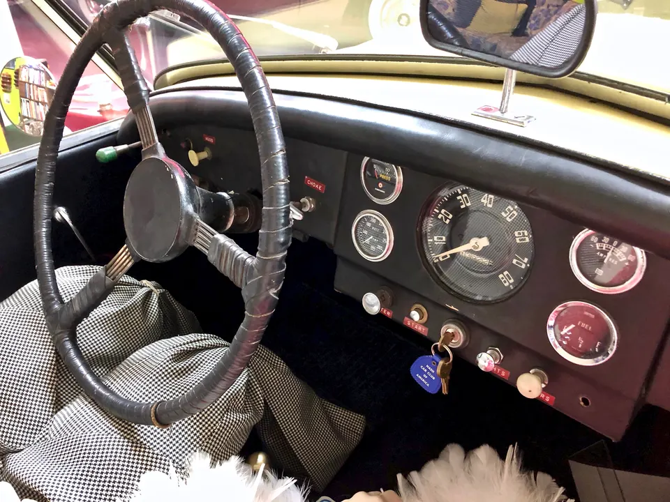 Adjustable steering column profile photo