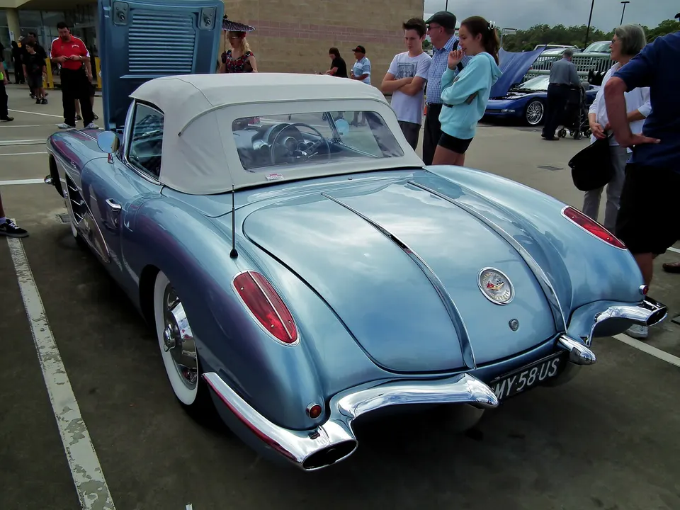 Manual soft top, optional power soft top, or optional removable hardtop profile photo