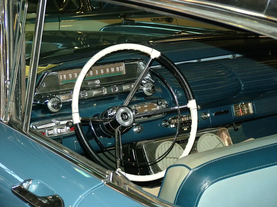 Optional Seat-O-Matic memory power seat, power windows, air conditioning, and Speed Safety Monitor profile photo