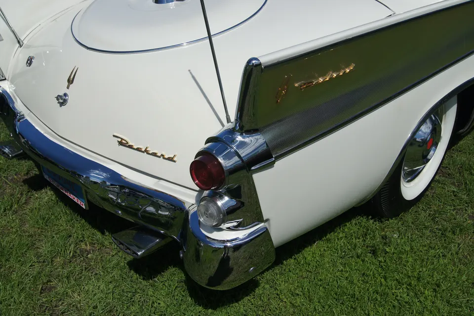 Five-passenger front and rear seating with full leather trim profile photo