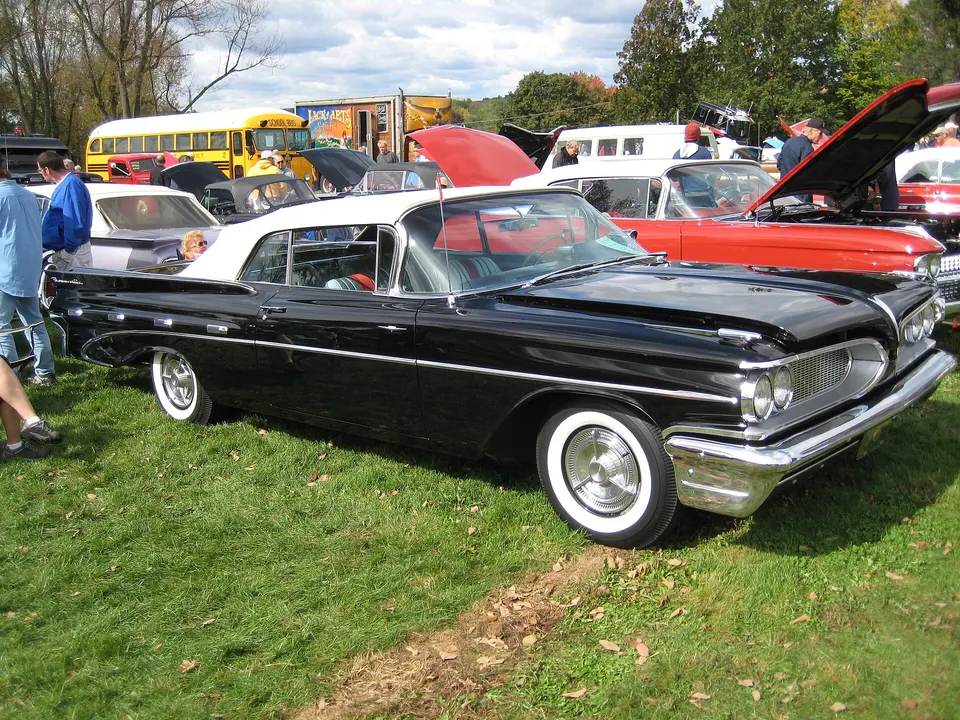 Body-specific Wide-Track exterior trim profile photo