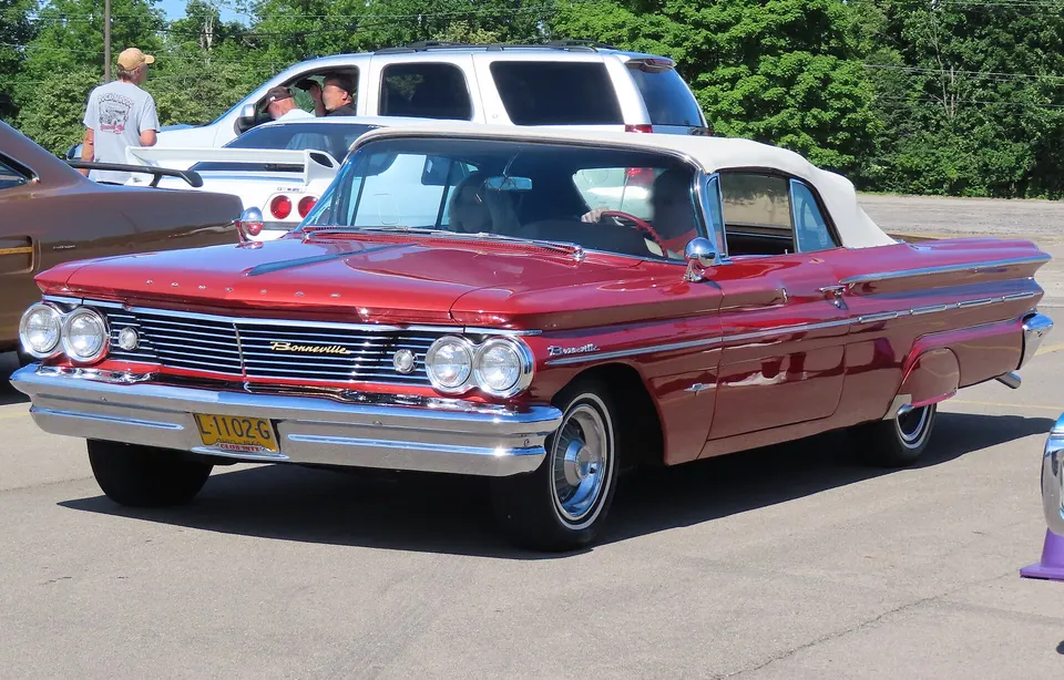 1960 Pontiac Bonneville profile photo
