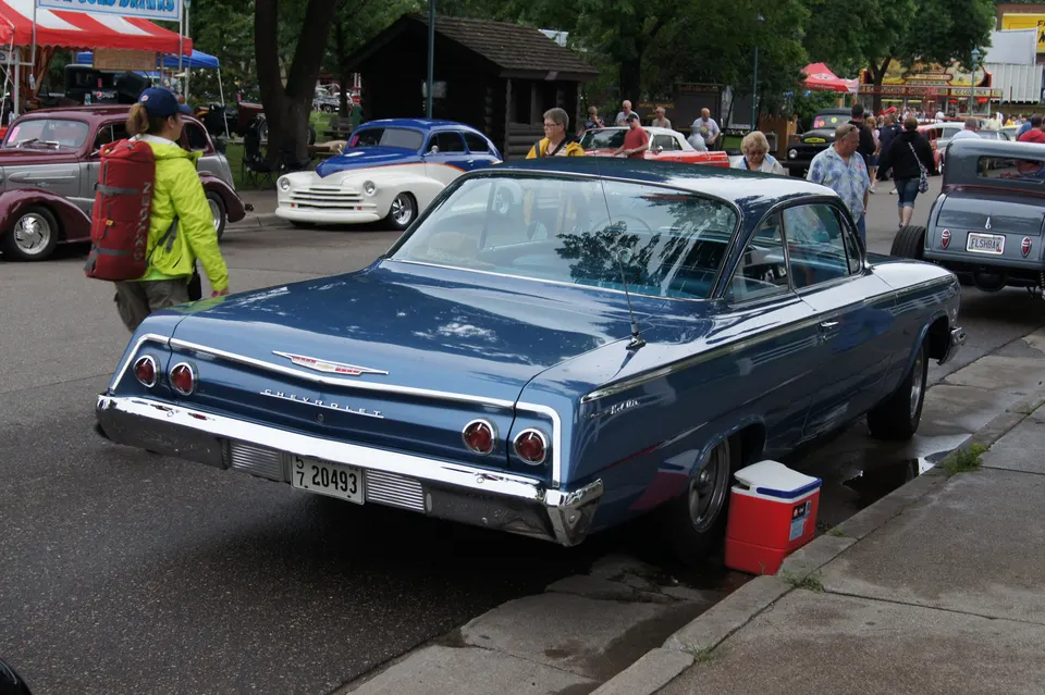 Two taillamps per side profile photo
