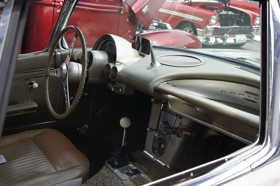 160-mph speedometer, distributor-driven tachometer, fuel, temperature, ammeter, and oil-pressure gauges profile photo