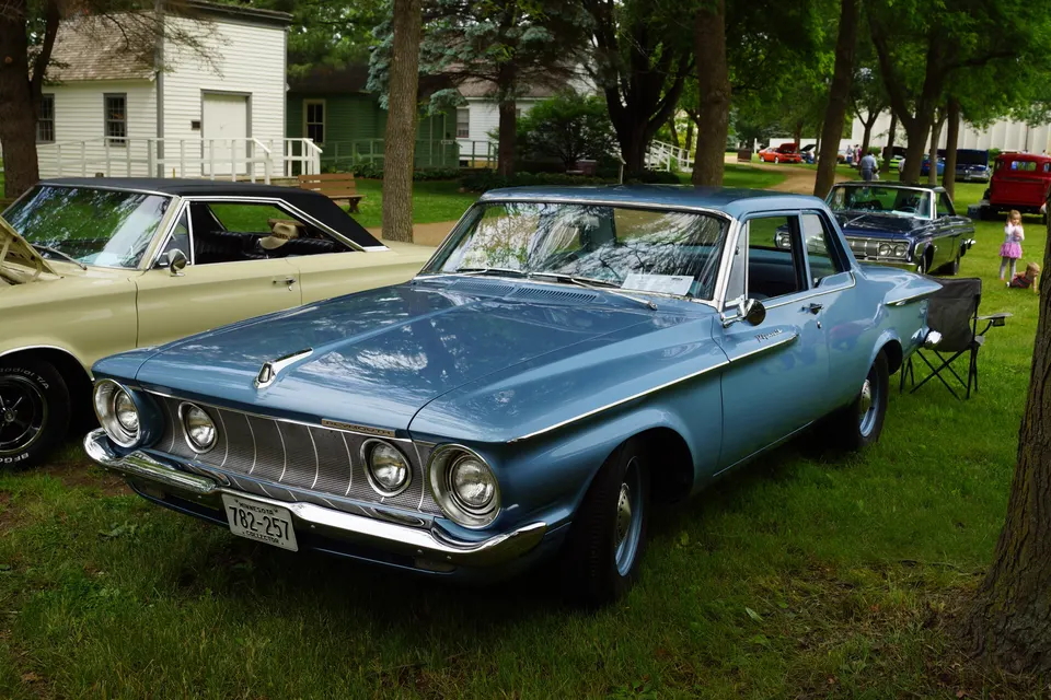 Series-appropriate steel wheels, covers, and period tires profile photo