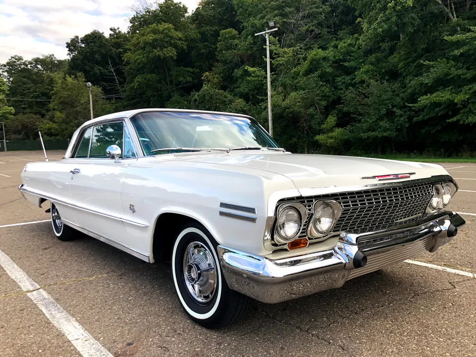 Impala two-door pillarless Sport Coupe body profile photo