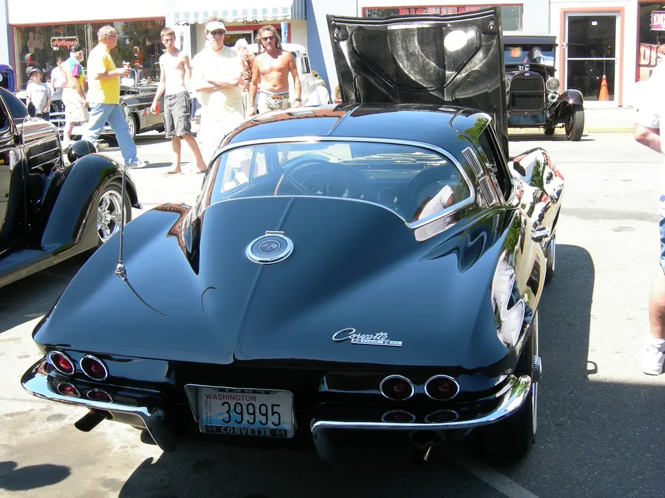 Tuxedo Black (900) profile photo
