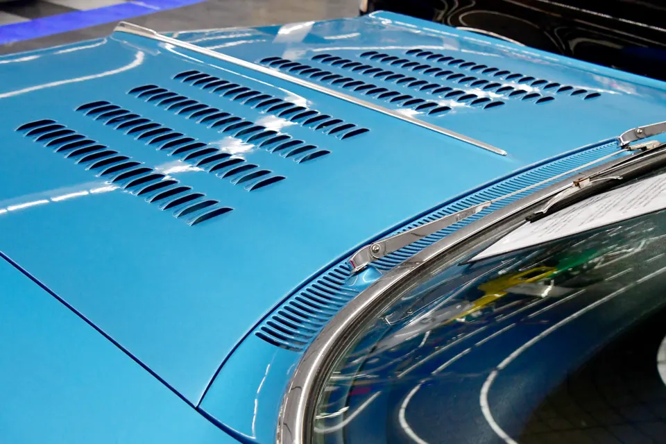Trim 831 — Blue vinyl profile photo