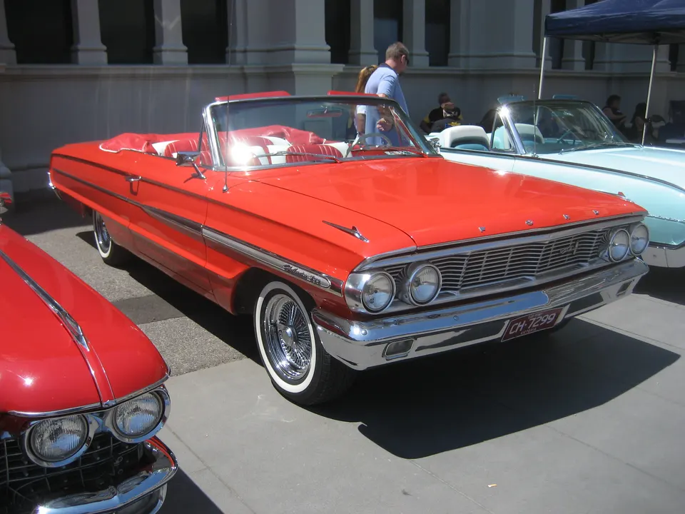 Roof-pillar Ford crest and Galaxie 500 rear-panel script profile photo