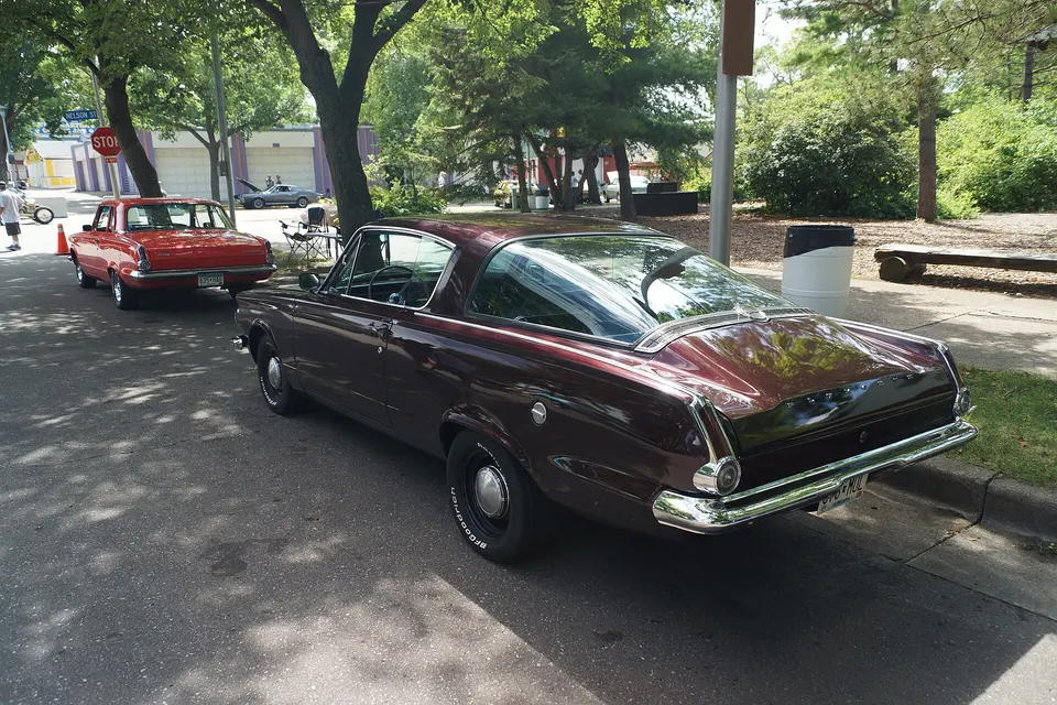 Column-shift three-speed, dashboard push-button TorqueFlite, or Hurst floor-shift four-speed according to transmission profile photo