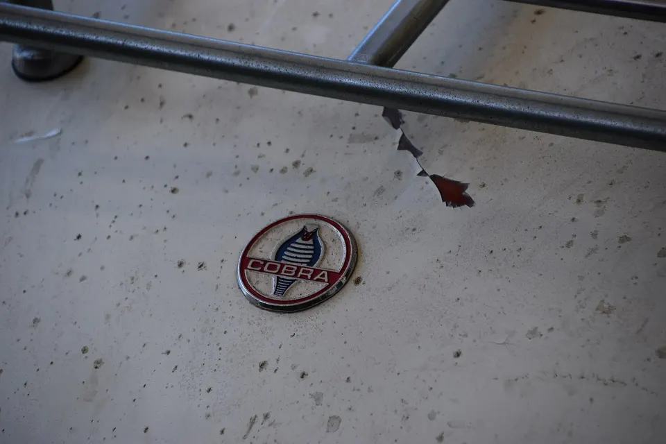 Side vents on the Mark II 289 body profile photo