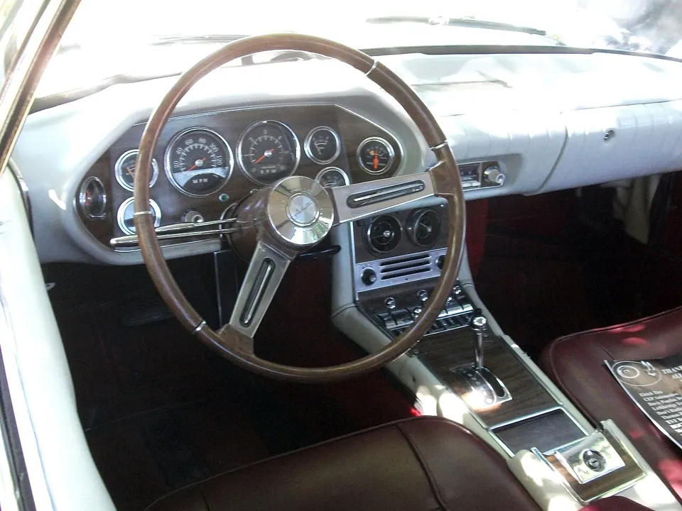 Woodgrain center console and instrument panels profile photo